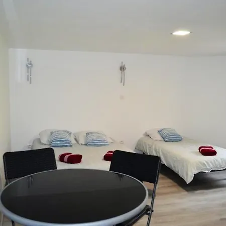 Studio Avec Jardin Clos Et Wifi A Charmes * Charmes
